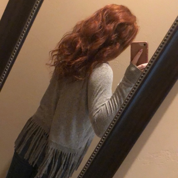 Adorable Gray Light Sweater MINT CONDITION - Picture 4 of 5